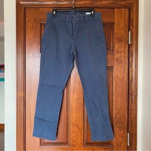 Gap Athletic Taper 30x28 slate grey khaki chinos pants EUC